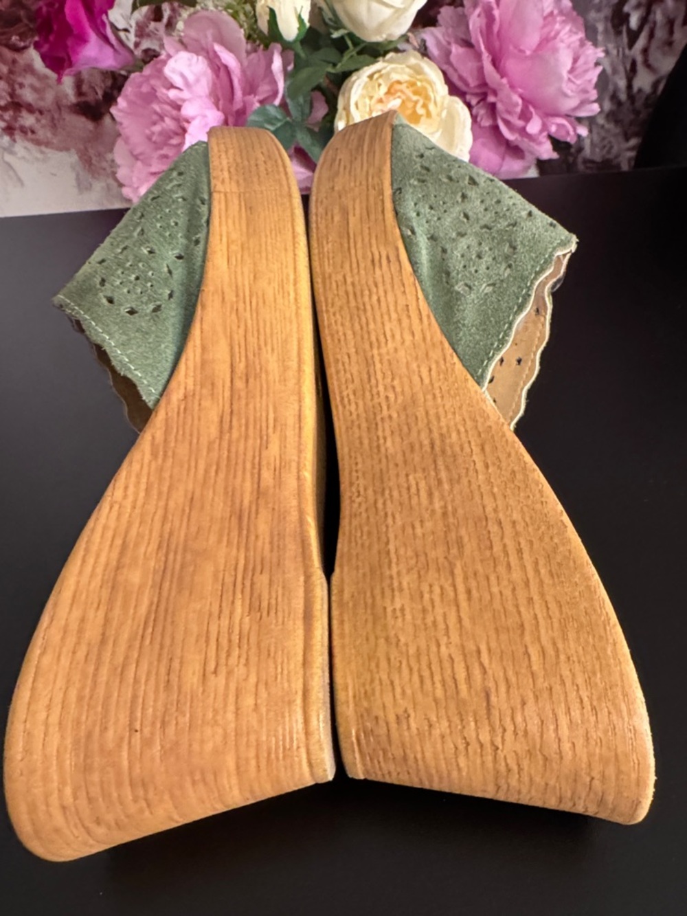 Sotto Sopra Green Suede Laser-Cut Open-Toe Wedge Mules - Picture 4 of 8